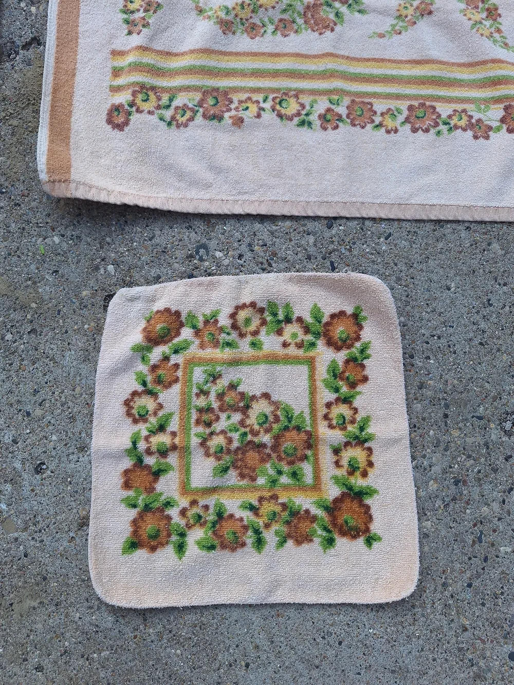 Vintage Cannon Monticello Floral 2 Washcloths 2 Bath Towels